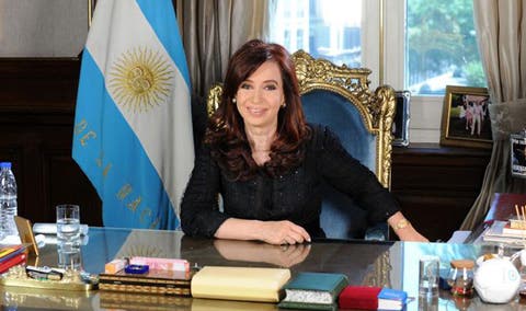 الشرطة تشرع في تفتيش منزل رئيسة الأرجنتين السابقة