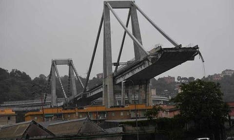 ارتفاع حصيلة قتلى حادث انهيار جسر السيارات بايطاليا