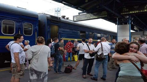أوكرانيا تهدد روسيا بقطع حركة القطارات والباصات .. وموسكو ترد