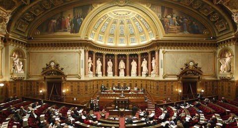 البرلمان الفرنسي يقر مشروع القانون حول اللجوء والهجرة
