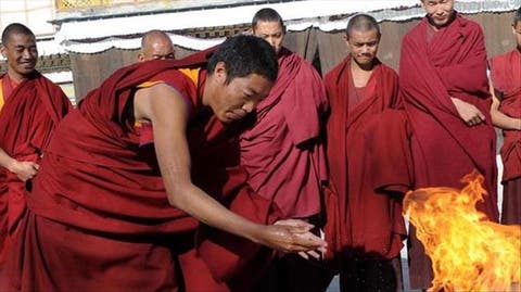 راهب بوذي يقنع راهبات صينيات أن الجنس من الطقوس الدينية
