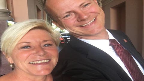 وزير نرويجي يستقيل من أجل زوجته