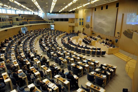 السويد .. البرلمان يقيل رئيس الحكومة في تصويت لحجب الثقة