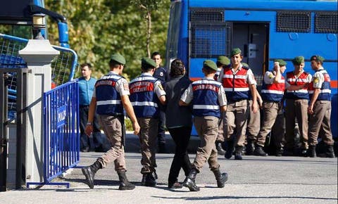 تركيا تأمر باعتقال 61 عسكريا للاشتباه في صلتهم بغولن
