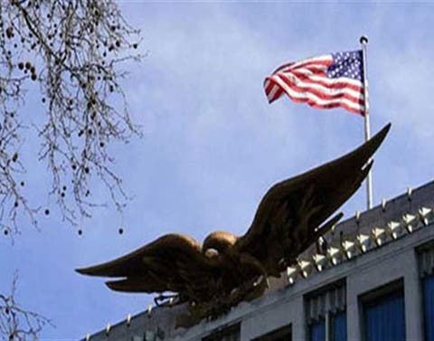 مجهول يلقي “عبوة ناسفة” قرب السفارة الأميركية بالقاهرة