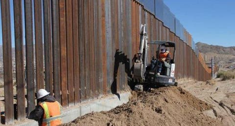 بعد وعود ترامب ..واشنطن تشرع في بناء الجدار مع المكسيك