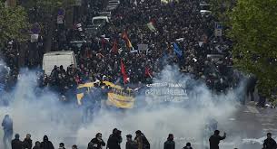 Photo of مظاهرات وأعمال شغب في فرنسا احتجاجا على سياسة الحكومة