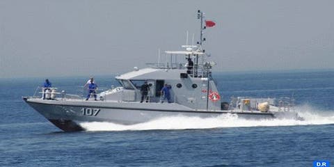 البحرية الملكية تقدم المساعدة لقارب كان يقل 54 مرشحا للهجرة السرية