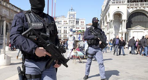 الشرطة الإيطالية تلقي القبض على شاب مصري
