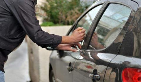 امن مراكش يوقف شخص متلبس بسرقة سيارة بحي المسيرة