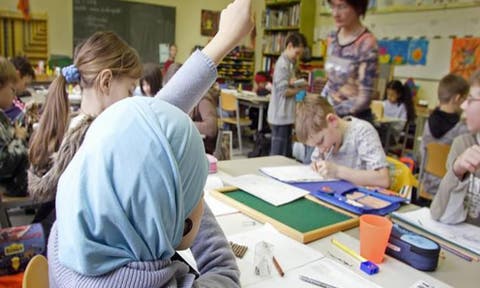 النمسا.. مشروع قانون لحظر الحجاب بالمدارس الابتدائية