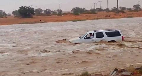 مصرع 35 شخصا وإجلاء 4038 آخرين جراء السيول التي شهدتها السعودية