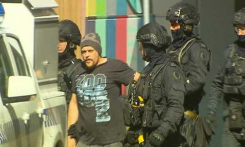 الشرطة الأسترالية تقتحم منزلا لإنهاء حصار استمر 16 ساعة
