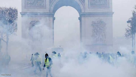 احتجاجات “السترات الصفراء” تنتصر .. الحكومة الفرنسية تعلن قرارا هاما