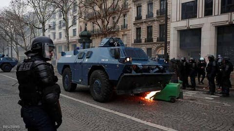 الشرطة الفرنسية تستعين بـ “سلاح سري” لوقف المتظاهرين