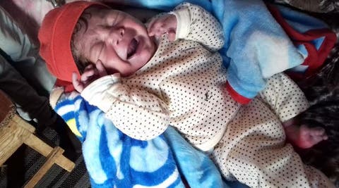الرضيع”محمد” يلاقي ربه بعد تماطل المتماطلين في انقاذ منذ ولادته “فيديو”‎