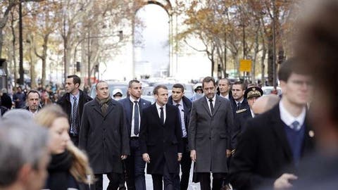 ماكرون يتفقد “قوس النصر” فور عودته لباريس مستشعرا خطورة الاحتجاجات ( صور)