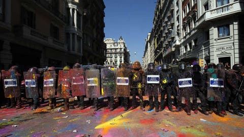 شبح الانفصال يحوم من جديد.. مدريد تهدد بإرسال الشرطة الوطنية لكتالونيا