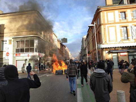الشرطة الفرنسية تركّع 146 طالبا لاحتجاجهم على الغلاء