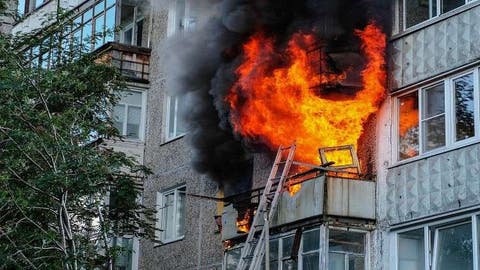 روسيا .. مقتل 7 أشخاص في حريق بمبنى سكني