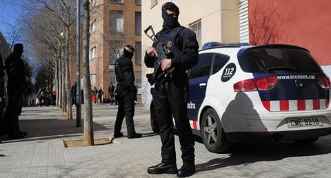 كتالونيا .. اعتقال 3 أشخاص أحدهم يحمل الجنسية الجزائرية