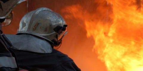 إصابة 29 شخصا بالاختناق إثر اندلاع حريق بأحد المراكز التجارية في جدة