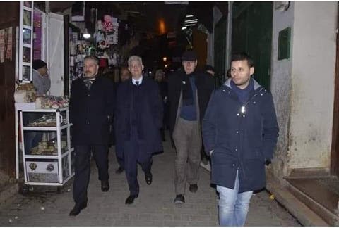 الأمين العام لحزب الإستقلال يتجول ليلا في دروب المدينة القديمة بفاس