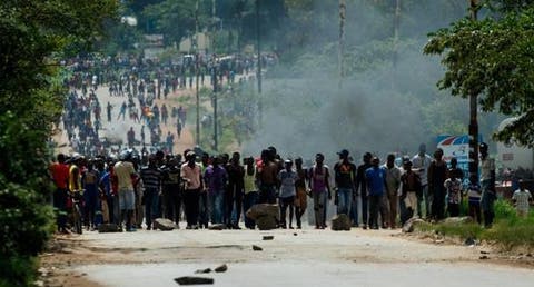 زيمبابوي .. قتلى وجرحى في احتجاجات قرب العاصمة