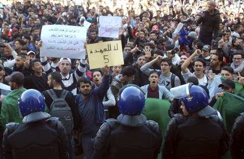 للمرة الأولى .. التلفزيون الجزائري ينقل مظاهرات ضد “العهدة الخامسة”