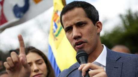 فنزويلا.. غوايدو يصدر أول “مرسوم رئاسي”
