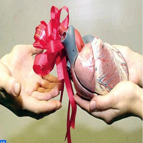 في عيد الحب .. شخص يهدي زوجته قطعة من جسده!