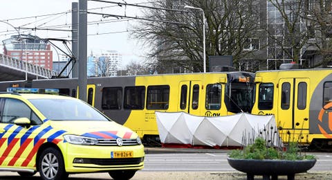 مقتل شخص واحد في حادث ترام هولندا ومنفذ الهجوم مازال طليقا