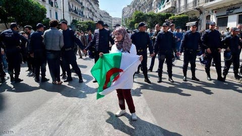 الجزائر.. الأمن يستبق تظاهرات “جمعة الفصل” بإجراءات مشددة