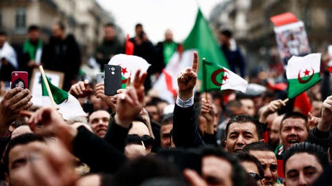 الجزائر.. تجدد المظاهرات بعد “تمديد بوتفليقة لحكمه”
