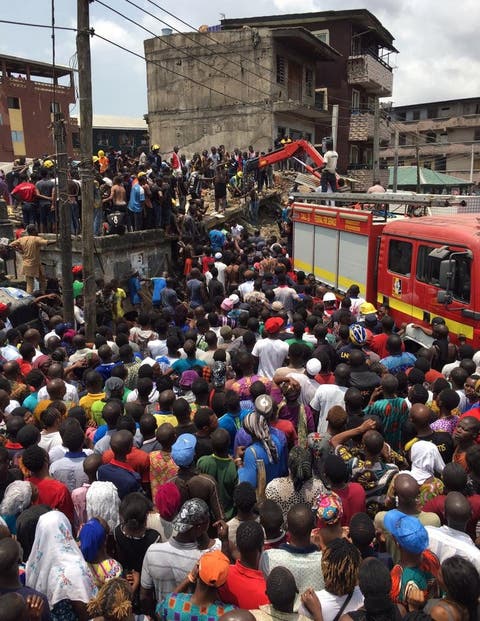 نيجيريا .. انهيار مبنى مدرسة وأكثر من 100 شخص تحت الأنقاض
