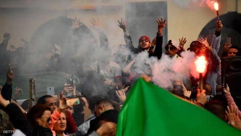 الجزائر .. الآلاف يتظاهرون وسط العاصمة لتنحية بوتفليقة