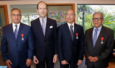 توشيح ثلاث شخصيات مغربية بوسام جوقة الشرف بدرجة فارس للجمهورية الفرنسية