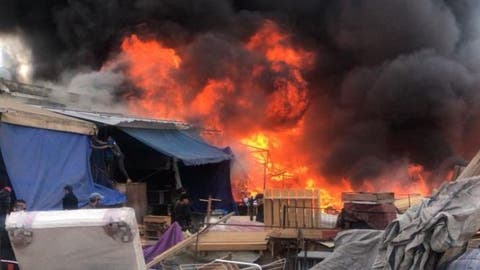 حريق سوق “ولد مينة” بالحي الحسني … رجال الوقاية المدنية في صراع مستمر لإخماد الحريق