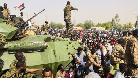 “ربيع النيل” متواصل في السودان..والمجلس العسكري يقدم تنازلات جديدة