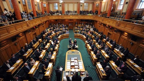 برلمان نيوزيلندا يصوت لصالح تعديل قوانين الأسلحة