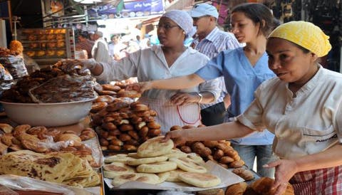 الحكومة تطمئن المواطنين: “المنتجات الغذائية متوفرة ولا تغيير على أسعارها خلال رمضان”