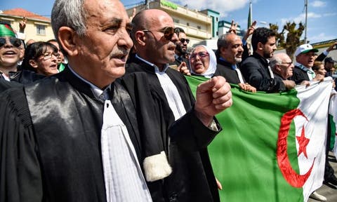 الجزائر: محامون يقاطعون المحاكم رفضا لانتخابات الرئاسة