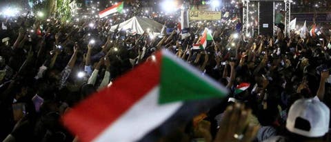 إطلاق نار على متظاهرين في الخرطوم .. والثوار يحذرون العسكر