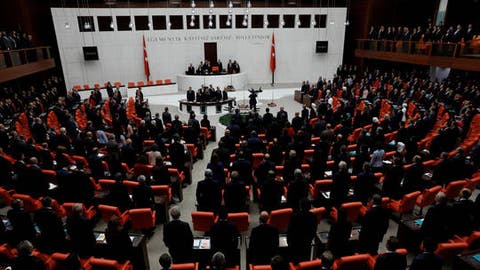 توقيف رجل وامرأة حاولا احتجاز رهائن داخل البرلمان التركي