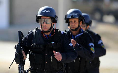 الشرطة الجزائرية تجرد شخصيات نافذة من السلاح