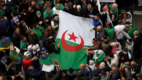 الإذاعة الجزائرية: توقعات بتأجيل الانتخابات الرئاسية