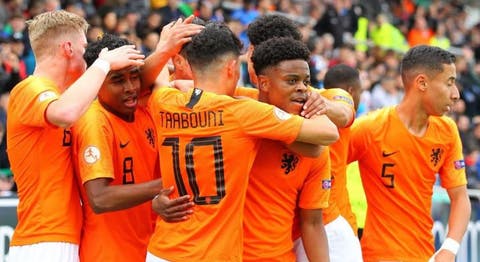 أبناء المهاجرين المغاربة يقودون منتخب هولندا للفوز بكأس أوروبا للشباب‎