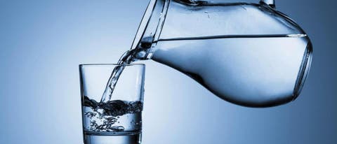 الإفراط في شرب الماء عند الفطور قد يسبب “التسمم”