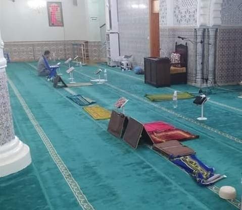 “شد ليا معاك بلاصة فجامع”.. مغاربة يحولون أماكن بالمسجد لملك خاص في رمضان
