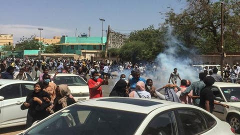 الشرطة السودانية تطلق الغاز المسيّل للدموع لتفريق متظاهرين في الخرطوم